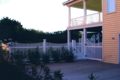 5' Classic scallop picket fence with 2in gap